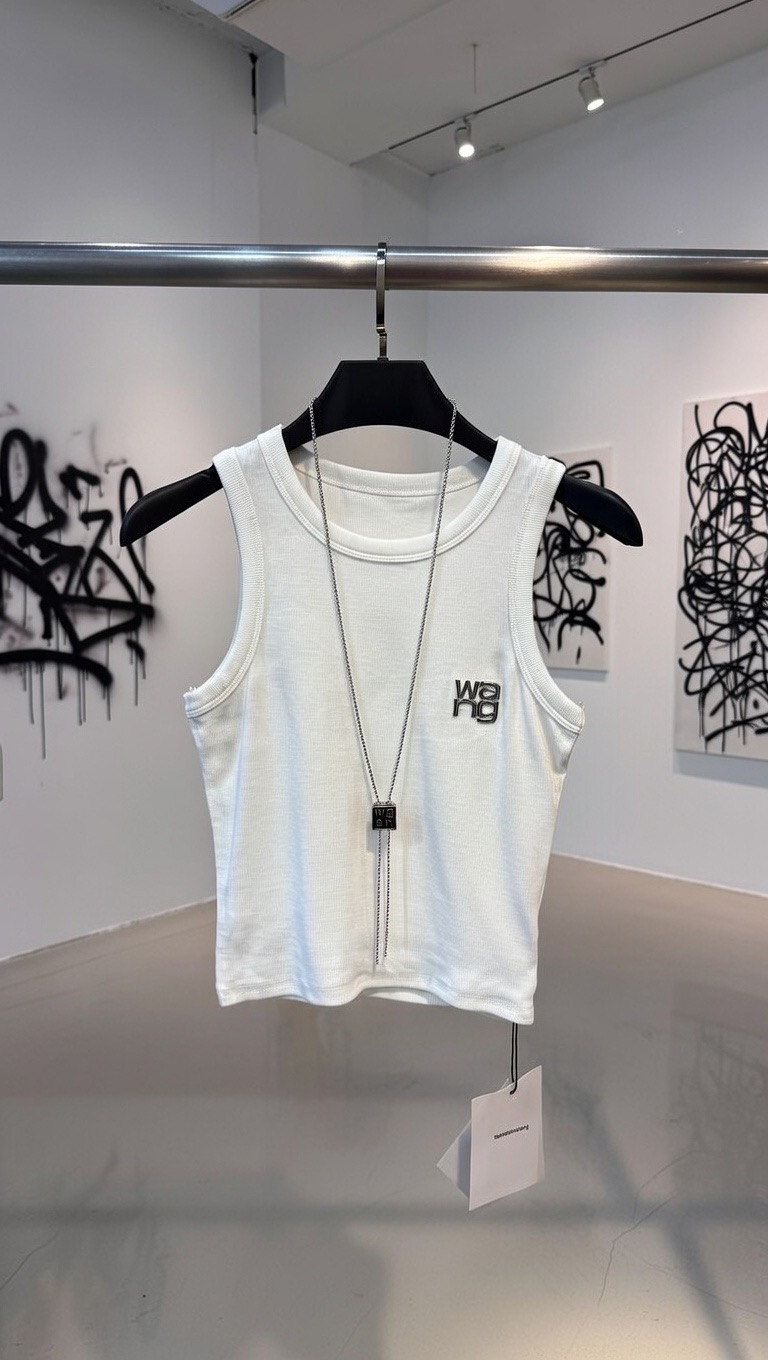 کراپ Alexander Wang